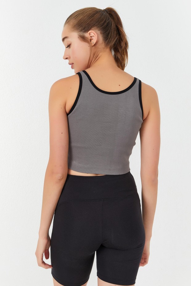 Tommy Life Gri Basic Sıfır Kol Dar Kalıp U Yaka Kadın Crop Top Atlet - 97162. 4 Tommy Life Gri Basic Sıfır Kol Dar Kalıp U Yaka Kadın Crop Top Atlet - 97162. 4