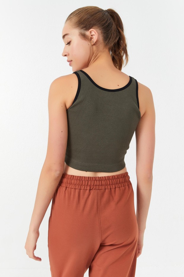 Tommy Life Haki Basic Sıfır Kol Dar Kalıp U Yaka Kadın Crop Top Atlet - 97160. 2 Tommy Life Haki Basic Sıfır Kol Dar Kalıp U Yaka Kadın Crop Top Atlet - 97160. 2