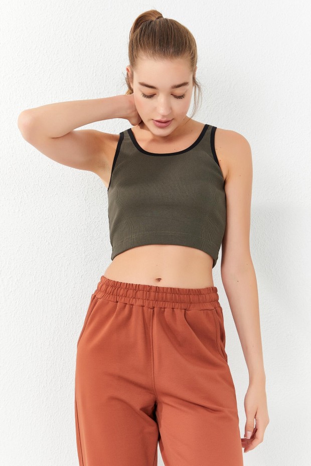 Tommy Life Haki Basic Sıfır Kol Dar Kalıp U Yaka Kadın Crop Top Atlet - 97160. 4 Tommy Life Haki Basic Sıfır Kol Dar Kalıp U Yaka Kadın Crop Top Atlet - 97160. 4
