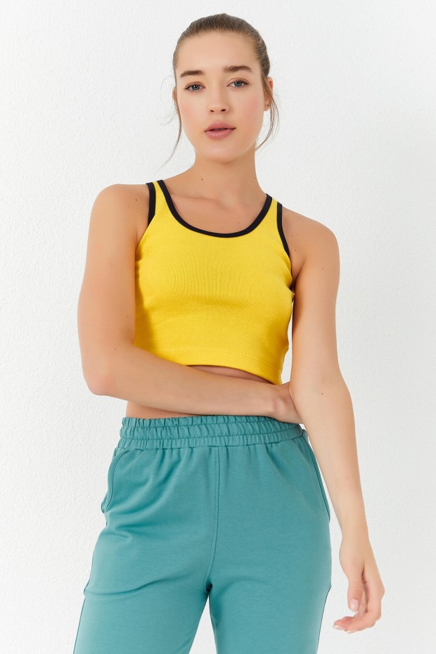 Tommy Life Sarı Basic Sıfır Kol Dar Kalıp U Yaka Kadın Crop Top Atlet - 97162. 5