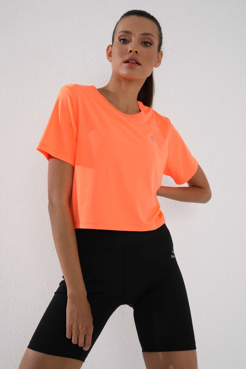 Tommy Life Neon Oranj Basic Kısa Kol Standart Kalıp O Yaka Kadın Crop Top T-Shirt - 97143. 3
