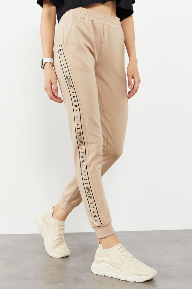 Tommy Life Bej Yazı Şeritli Jogger Rahat Form Manşetli Kadın Eşofman Alt - 94527. 2 Tommy Life Bej Yazı Şeritli Jogger Rahat Form Manşetli Kadın Eşofman Alt - 94527. 2