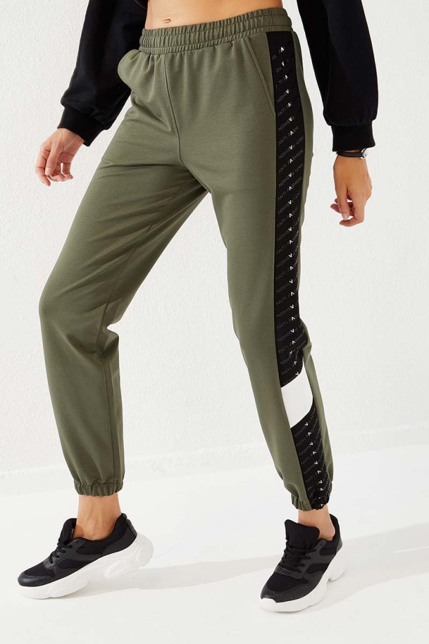 Tommy Life Haki Noktalı Şerit Detaylı Jogger Rahat Form Jogger Kadın Eşofman Alt - 94579. 1 Tommy Life Haki Noktalı Şerit Detaylı Jogger Rahat Form Jogger Kadın Eşofman Alt - 94579. 1