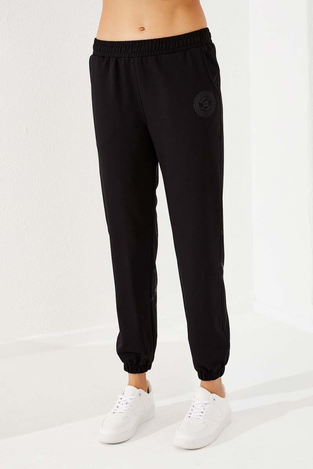 Tommy Life Siyah Çizgi Baskılı Rahat Form Jogger Kadın Eşofman Alt - 94585. 5 Tommy Life Siyah Çizgi Baskılı Rahat Form Jogger Kadın Eşofman Alt - 94585. 5