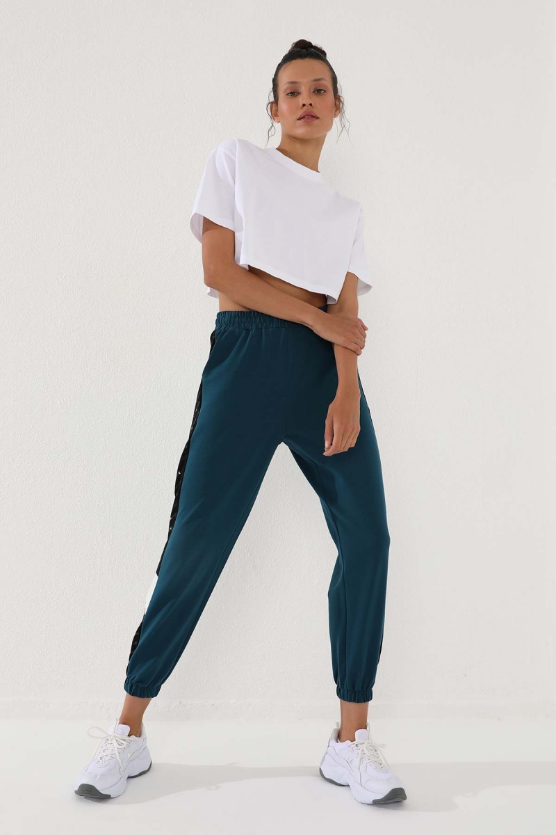 Tommy Life Zümrüt Noktalı Şerit Detaylı Jogger Rahat Form Jogger Kadın Eşofman Alt - 94579. 1 Tommy Life Zümrüt Noktalı Şerit Detaylı Jogger Rahat Form Jogger Kadın Eşofman Alt - 94579. 1