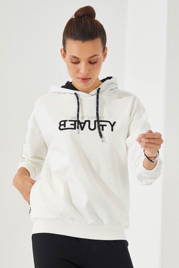 Tommy Life Ekru - Siyah Kapüşonlu Yazı Nakışlı Rahat Form Manşetli Kadın Eşofman Takımı - 95260. 4 Tommy Life Ekru - Siyah Kapüşonlu Yazı Nakışlı Rahat Form Manşetli Kadın Eşofman Takımı - 95260. 4