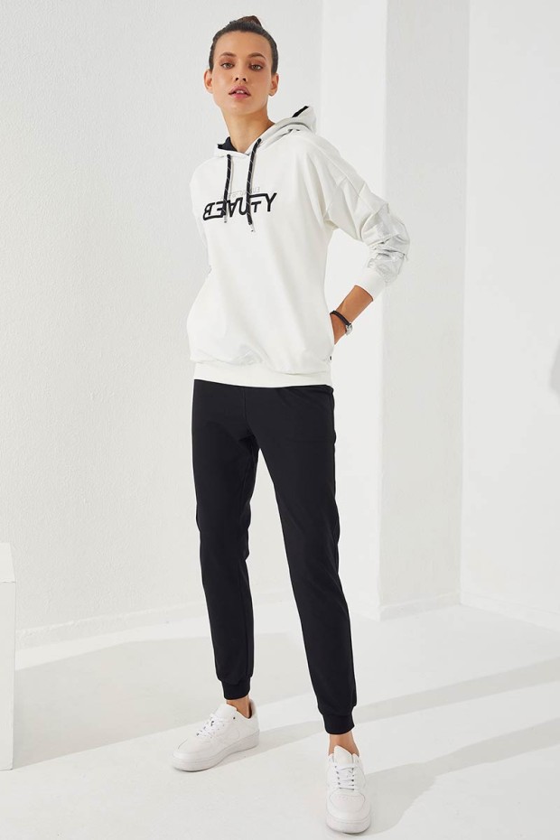 Tommy Life Ekru - Siyah Kapüşonlu Yazı Nakışlı Rahat Form Manşetli Kadın Eşofman Takımı - 95260. 3 Tommy Life Ekru - Siyah Kapüşonlu Yazı Nakışlı Rahat Form Manşetli Kadın Eşofman Takımı - 95260. 3
