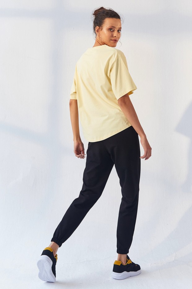 Tommy Life Sarı - Siyah Yazı Baskılı Cepli Bağcıklı Jogger Kadın Oversize Eşofman Takım - 95293. 4 Tommy Life Sarı - Siyah Yazı Baskılı Cepli Bağcıklı Jogger Kadın Oversize Eşofman Takım - 95293. 4