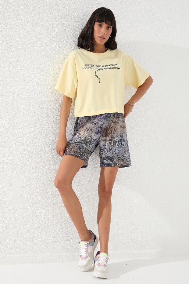 Tommy Life Eflatun Yazı Baskılı Batik Desenli Bağcıklı Rahat Form Bermuda Kadın Şort - 91004. 7 Tommy Life Eflatun Yazı Baskılı Batik Desenli Bağcıklı Rahat Form Bermuda Kadın Şort - 91004. 7