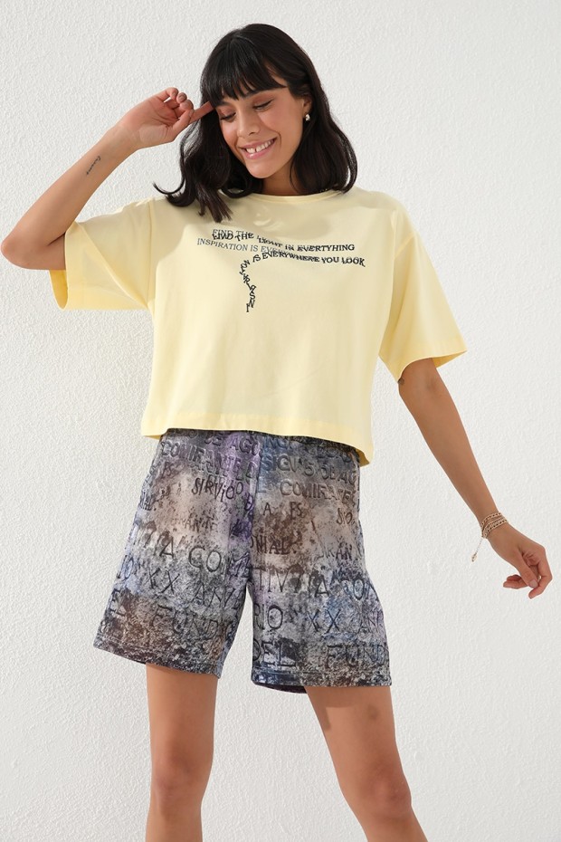 Tommy Life Eflatun Yazı Baskılı Batik Desenli Bağcıklı Rahat Form Bermuda Kadın Şort - 91004. 8 Tommy Life Eflatun Yazı Baskılı Batik Desenli Bağcıklı Rahat Form Bermuda Kadın Şort - 91004. 8