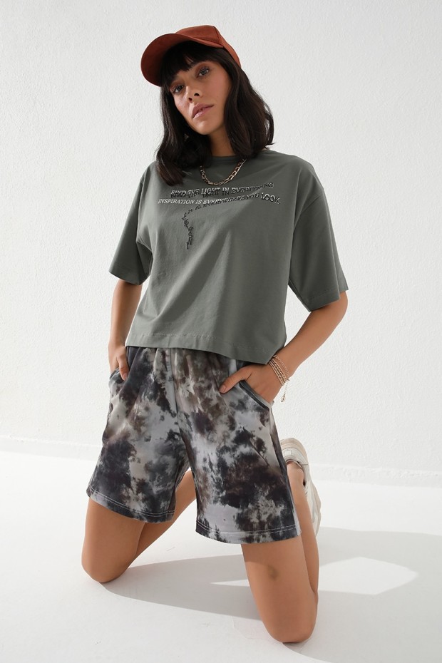 Tommy Life Haki Batik Desenli Bağcıklı Rahat Form Bermuda Kadın Şort - 91005. 1 Tommy Life Haki Batik Desenli Bağcıklı Rahat Form Bermuda Kadın Şort - 91005. 1