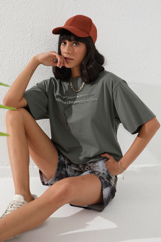 Tommy Life Haki Batik Desenli Bağcıklı Rahat Form Bermuda Kadın Şort - 91005. 7 Tommy Life Haki Batik Desenli Bağcıklı Rahat Form Bermuda Kadın Şort - 91005. 7
