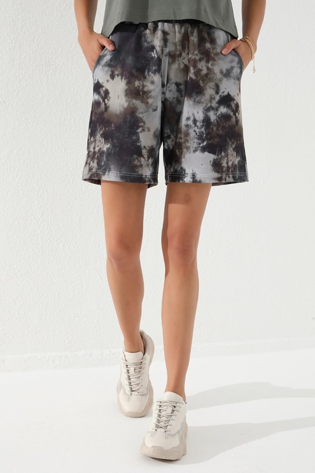 Tommy Life Haki Batik Desenli Bağcıklı Rahat Form Bermuda Kadın Şort - 91005. 2 Tommy Life Haki Batik Desenli Bağcıklı Rahat Form Bermuda Kadın Şort - 91005. 2
