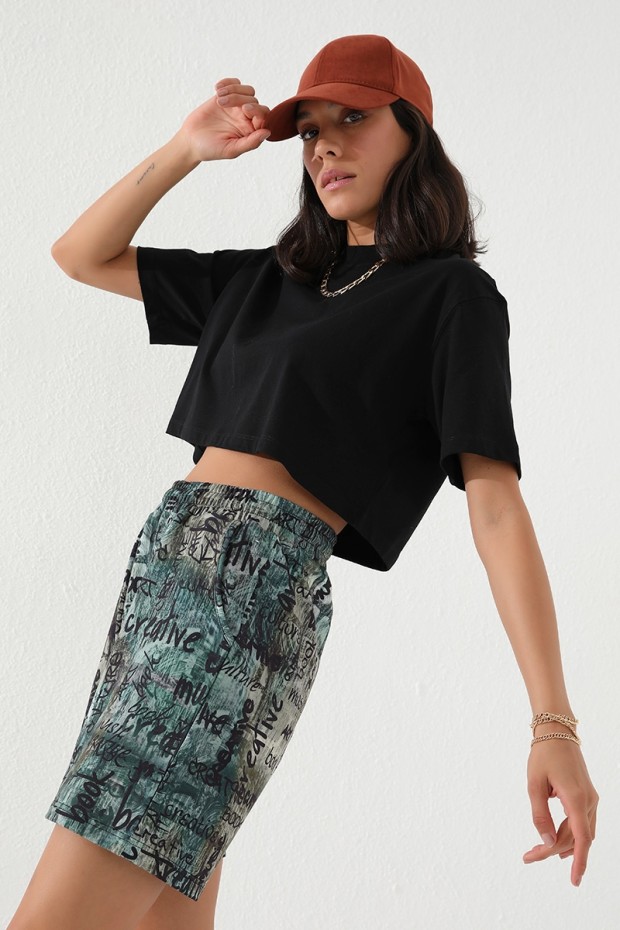 Tommy Life Haki Yazı Baskılı Batik Desenli Bağcıklı Rahat Form Bermuda Kadın Şort - 91006. 5 Tommy Life Haki Yazı Baskılı Batik Desenli Bağcıklı Rahat Form Bermuda Kadın Şort - 91006. 5