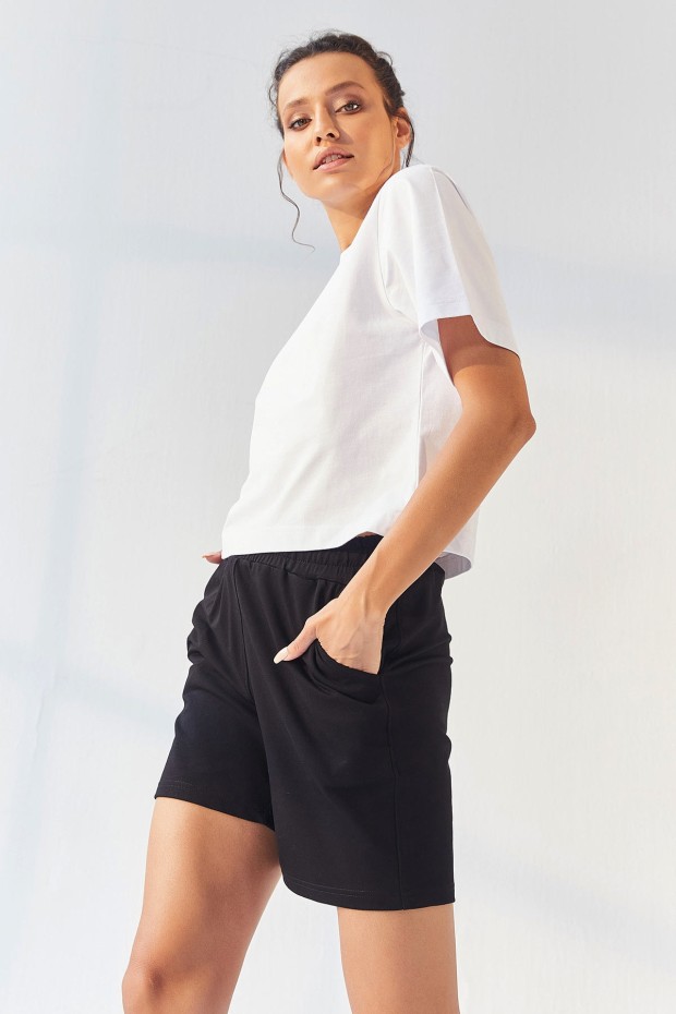 Tommy Life Beyaz - Siyah Küçük Yazı Baskılı O Yaka Bermuda Kadın Oversize Şort Takım - 95292. 8 Tommy Life Beyaz - Siyah Küçük Yazı Baskılı O Yaka Bermuda Kadın Oversize Şort Takım - 95292. 8