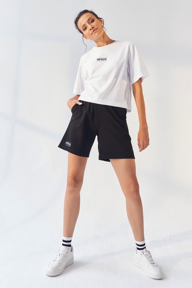 Tommy Life Beyaz - Siyah Küçük Yazı Baskılı O Yaka Bermuda Kadın Oversize Şort Takım - 95292. 3 Tommy Life Beyaz - Siyah Küçük Yazı Baskılı O Yaka Bermuda Kadın Oversize Şort Takım - 95292. 3