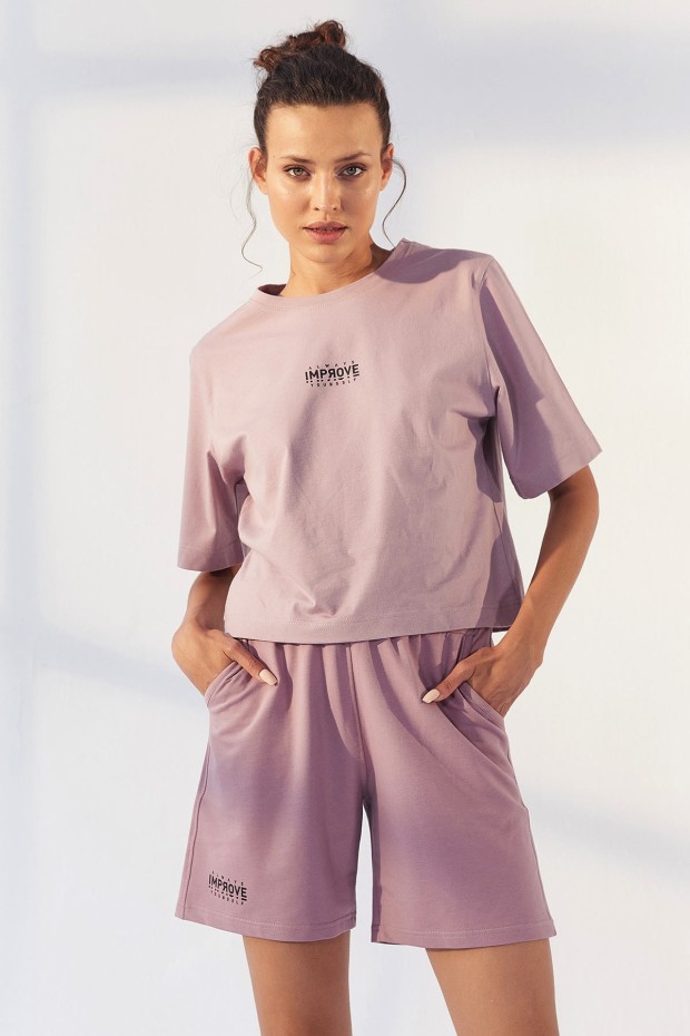 Tommy Life Gül Kurusu Küçük Yazı Baskılı O Yaka Bermuda Kadın Oversize Şort Takım - 95292. 2 Tommy Life Gül Kurusu Küçük Yazı Baskılı O Yaka Bermuda Kadın Oversize Şort Takım - 95292. 2