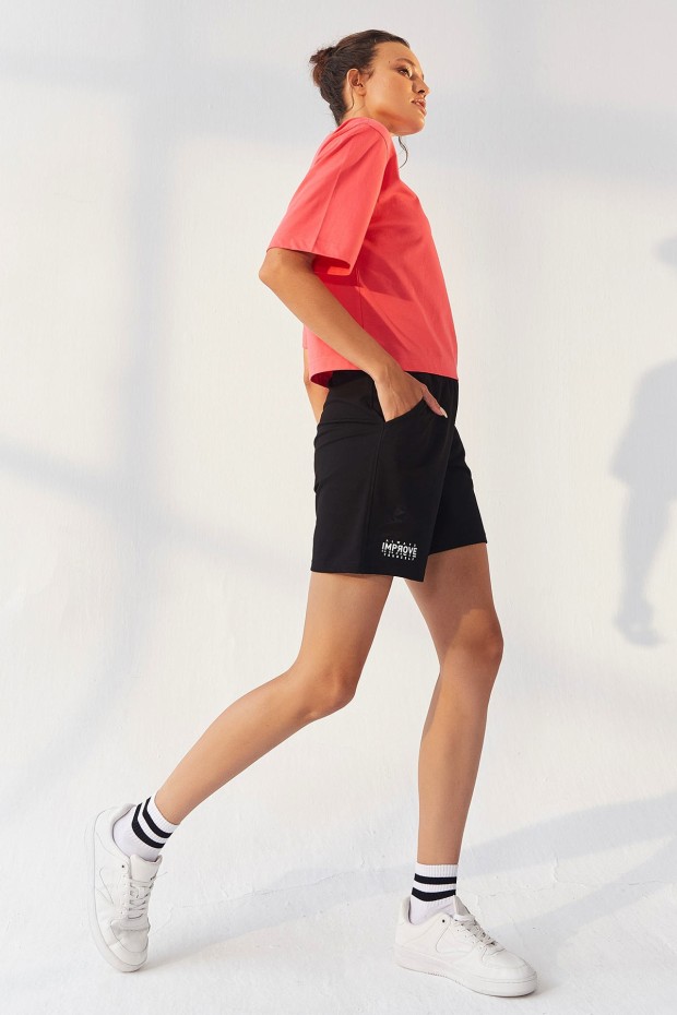 Tommy Life Rose - Siyah Küçük Yazı Baskılı O Yaka Bermuda Kadın Oversize Şort Takım - 95292. 3 Tommy Life Rose - Siyah Küçük Yazı Baskılı O Yaka Bermuda Kadın Oversize Şort Takım - 95292. 3