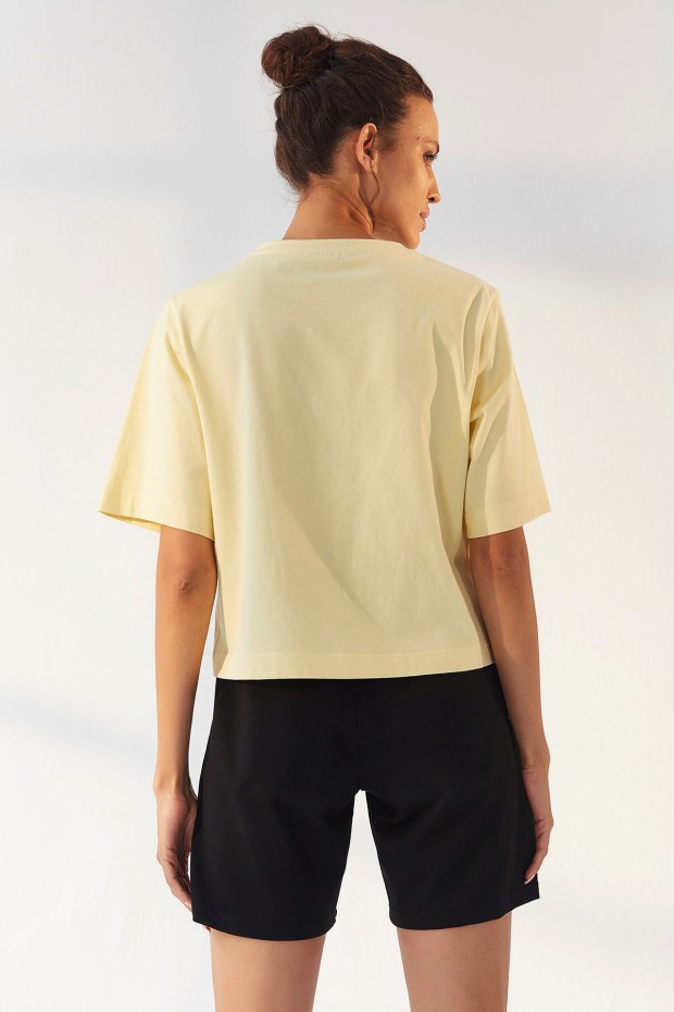 Tommy Life Sarı - Siyah Küçük Yazı Baskılı O Yaka Bermuda Kadın Oversize Şort Takım - 95292. 4 Tommy Life Sarı - Siyah Küçük Yazı Baskılı O Yaka Bermuda Kadın Oversize Şort Takım - 95292. 4