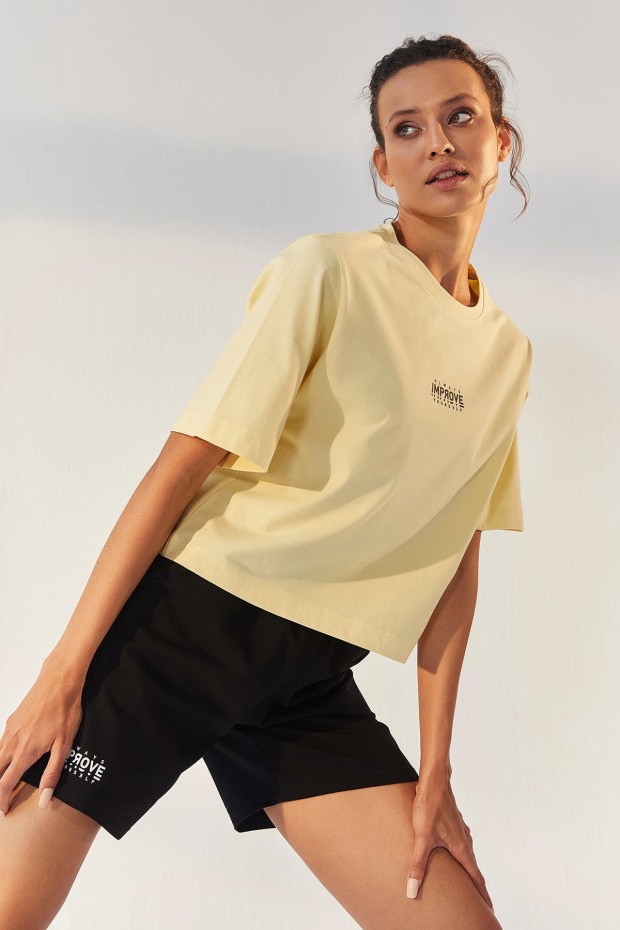 Tommy Life Sarı - Siyah Küçük Yazı Baskılı O Yaka Bermuda Kadın Oversize Şort Takım - 95292. 8 Tommy Life Sarı - Siyah Küçük Yazı Baskılı O Yaka Bermuda Kadın Oversize Şort Takım - 95292. 8