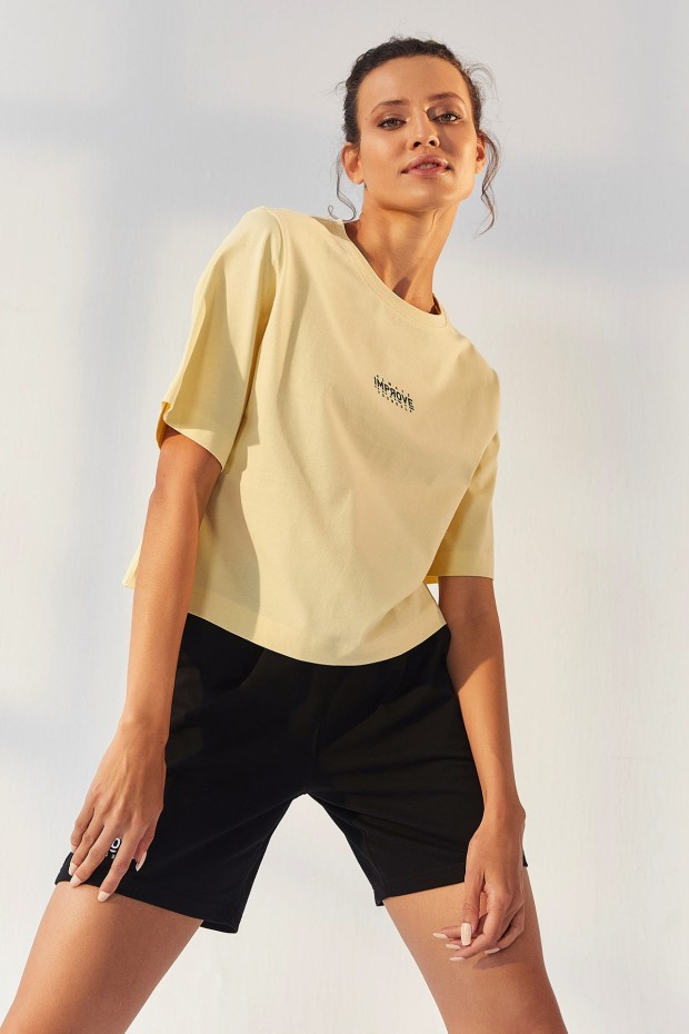 Tommy Life Sarı - Siyah Küçük Yazı Baskılı O Yaka Bermuda Kadın Oversize Şort Takım - 95292. 2 Tommy Life Sarı - Siyah Küçük Yazı Baskılı O Yaka Bermuda Kadın Oversize Şort Takım - 95292. 2