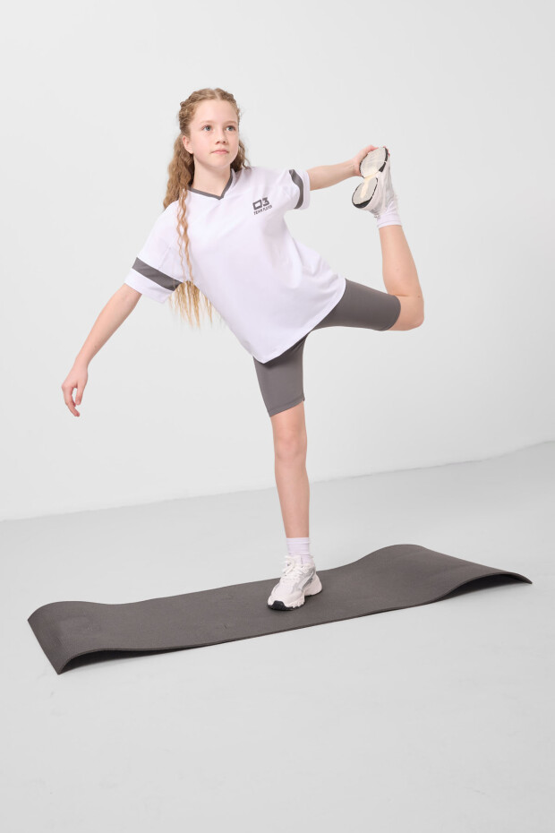 Beyaz-Koyu Gri V Yaka Kemer Detaylı Standart Fit Performans Kız Çocuk Tayt Takım - 75187 - 1