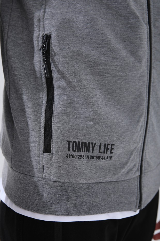 Tommy Life Gri Melanj - Siyah Dik Yaka Yazı Baskılı Standart Kalıp Manşetli Erkek Eşofman Takımı - 85149. 1