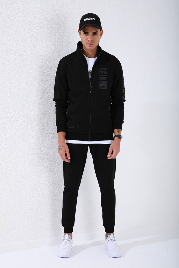 Tommy Life Siyah Dik Yaka Yazı Baskılı Standart Kalıp Manşetli Erkek Eşofman Takımı - 85149. 1 Tommy Life Siyah Dik Yaka Yazı Baskılı Standart Kalıp Manşetli Erkek Eşofman Takımı - 85149. 1