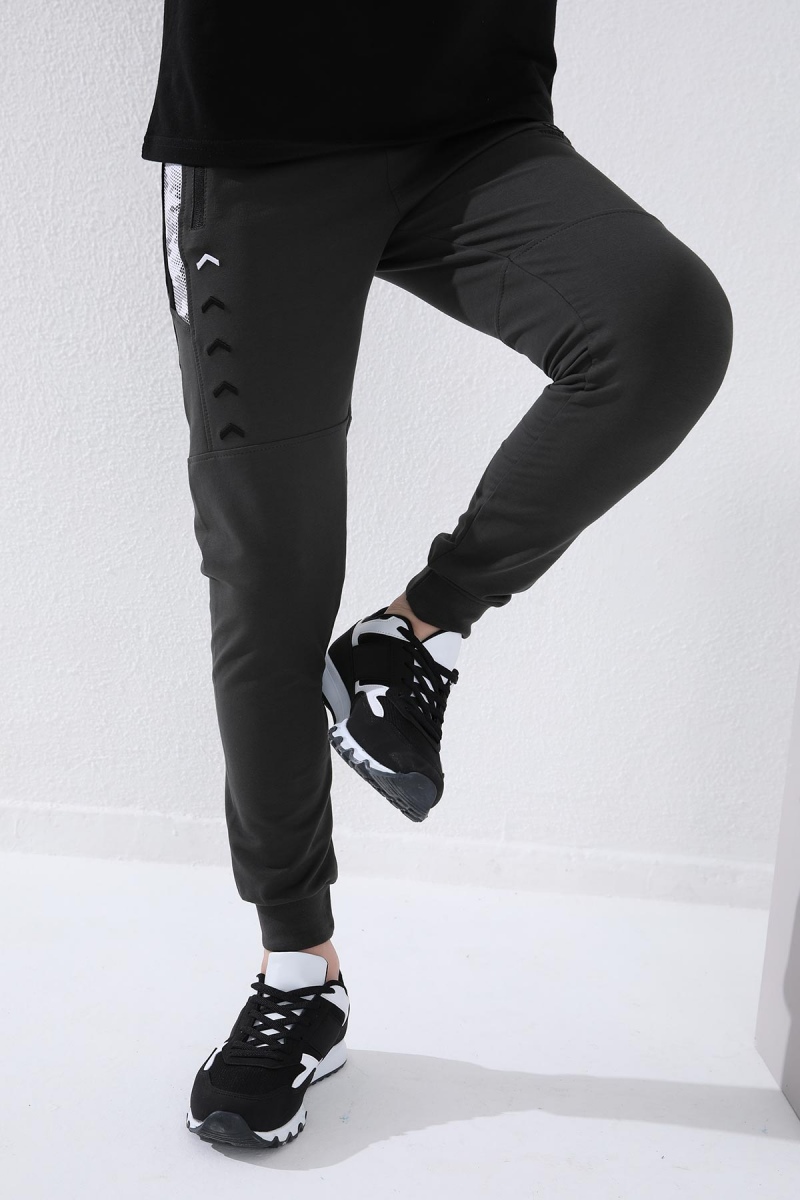 Tommy Life Haki Erkek Çocuk Kamuflaj Şeritli Bağcıklı Jogger Dar Kalıp Manşetli Eşofman Alt - 64052. 11 Tommy Life Haki Erkek Çocuk Kamuflaj Şeritli Bağcıklı Jogger Dar Kalıp Manşetli Eşofman Alt - 64052. 11