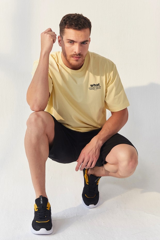 Tommy Life Sarı - Siyah Küçük Yazı Baskılı O Yaka Erkek Oversize Bermuda Şort Takım - 85156. 5 Tommy Life Sarı - Siyah Küçük Yazı Baskılı O Yaka Erkek Oversize Bermuda Şort Takım - 85156. 5