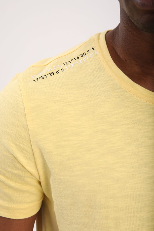 Tommy Life Sarı Göğüs Baskılı Koordinat Detaylı Standart Kalıp O Yaka Erkek T-Shirt - 87894. 8