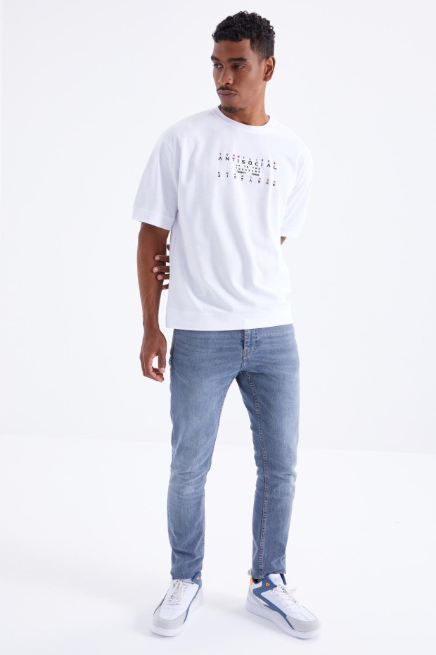 Tommy Life Beyaz Küçük Yazı Nakışlı O Yaka Erkek Oversize T-Shirt - 88103. 2