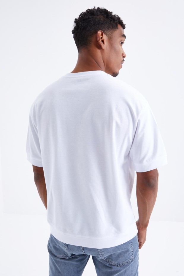 Tommy Life Beyaz Küçük Yazı Nakışlı O Yaka Erkek Oversize T-Shirt - 88103. 7 Tommy Life Beyaz Küçük Yazı Nakışlı O Yaka Erkek Oversize T-Shirt - 88103. 7