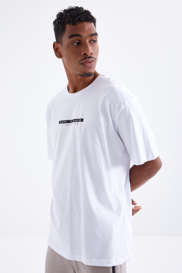 Tommy Life Beyaz Sırtı Yazı Baskılı O Yaka Erkek Oversize T-Shirt - 88100. 5 Tommy Life Beyaz Sırtı Yazı Baskılı O Yaka Erkek Oversize T-Shirt - 88100. 5