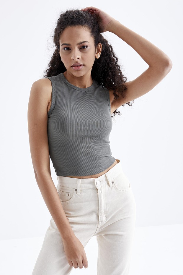 Tommy Life Çağla Basic Kolsuz O Yaka Kadın Crop Top Atlet - 97204. 1 Tommy Life Çağla Basic Kolsuz O Yaka Kadın Crop Top Atlet - 97204. 1