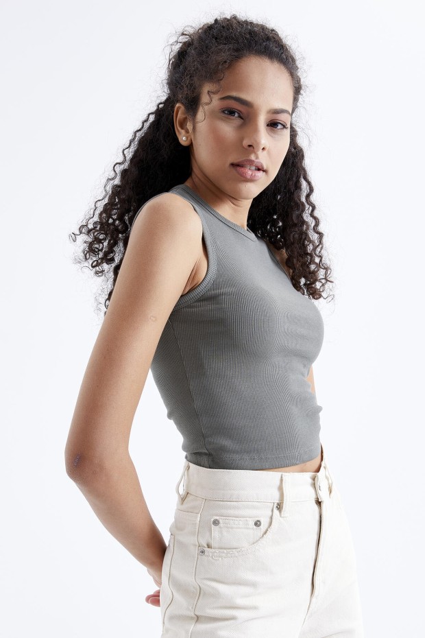 Tommy Life Çağla Basic Kolsuz O Yaka Kadın Crop Top Atlet - 97204. 3 Tommy Life Çağla Basic Kolsuz O Yaka Kadın Crop Top Atlet - 97204. 3