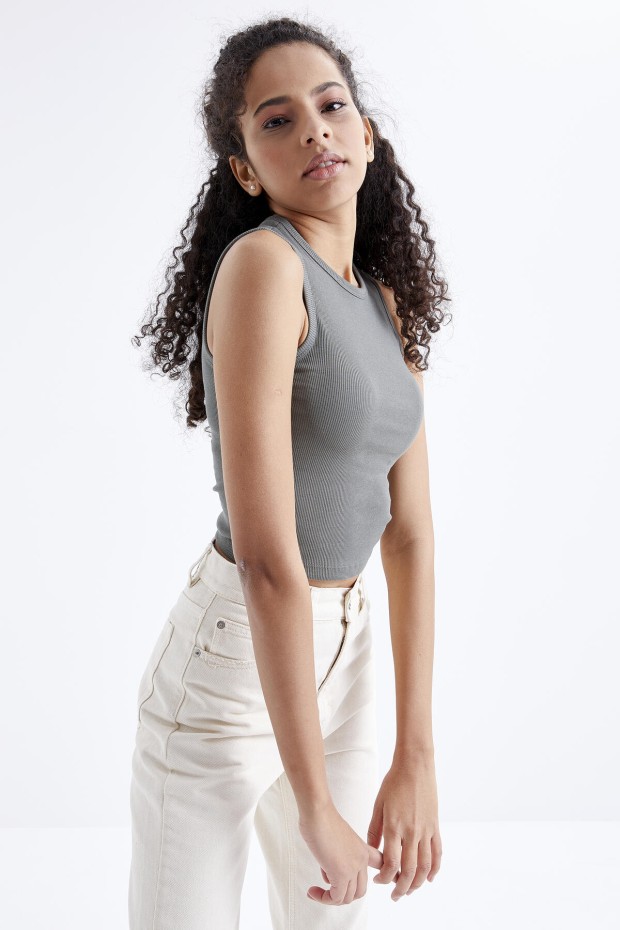 Tommy Life Çağla Basic Kolsuz O Yaka Kadın Crop Top Atlet - 97204. 6 Tommy Life Çağla Basic Kolsuz O Yaka Kadın Crop Top Atlet - 97204. 6