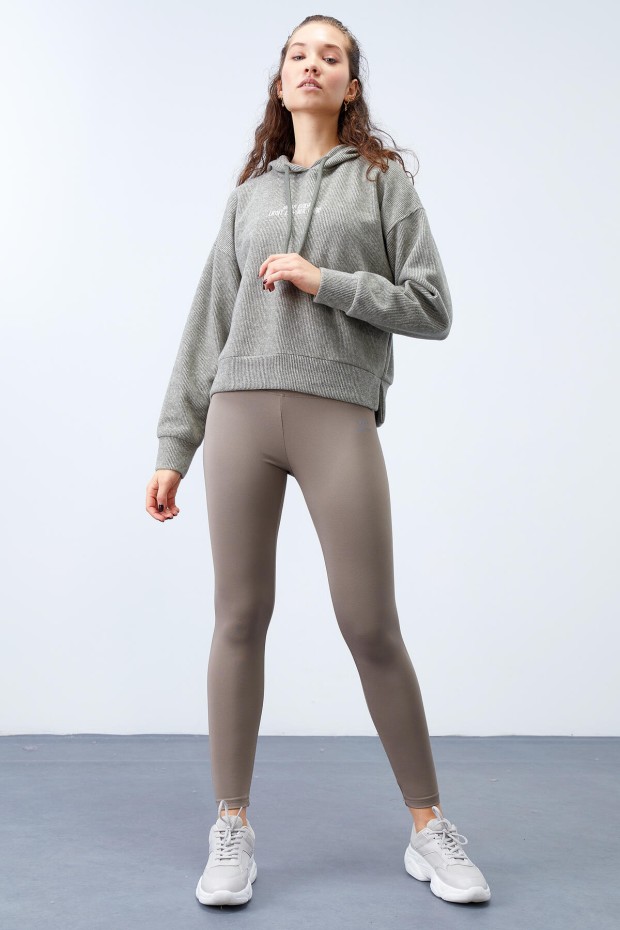 Tommy Life Çağla Kapüşonlu Yazı Nakışlı Selanik Kadın Oversize Sweatshirt - 97192. 8 Tommy Life Çağla Kapüşonlu Yazı Nakışlı Selanik Kadın Oversize Sweatshirt - 97192. 8