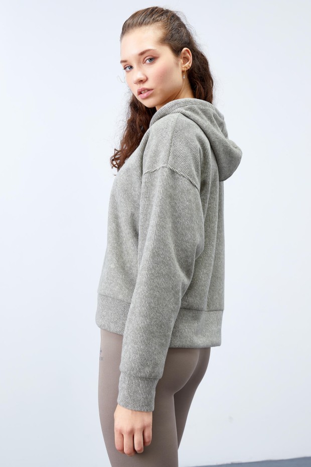 Tommy Life Çağla Kapüşonlu Yazı Nakışlı Selanik Kadın Oversize Sweatshirt - 97192. 7 Tommy Life Çağla Kapüşonlu Yazı Nakışlı Selanik Kadın Oversize Sweatshirt - 97192. 7