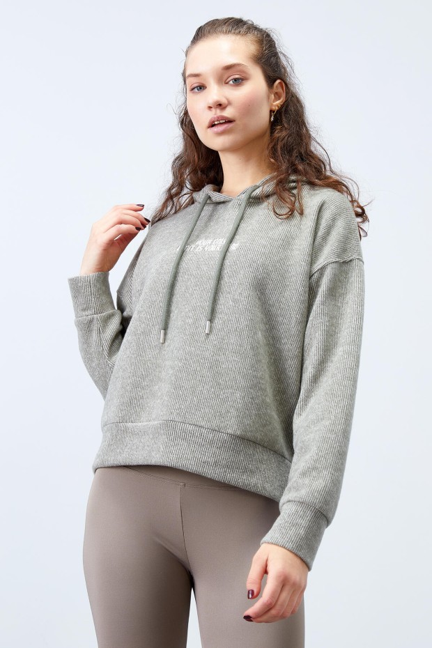 Tommy Life Çağla Kapüşonlu Yazı Nakışlı Selanik Kadın Oversize Sweatshirt - 97192. 6 Tommy Life Çağla Kapüşonlu Yazı Nakışlı Selanik Kadın Oversize Sweatshirt - 97192. 6