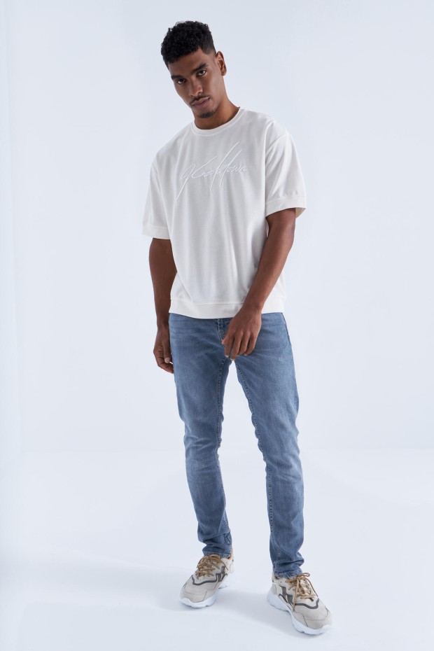 Tommy Life Ekru Yazı Nakışlı O Yaka Erkek Oversize T-Shirt - 88102. 4 Tommy Life Ekru Yazı Nakışlı O Yaka Erkek Oversize T-Shirt - 88102. 4