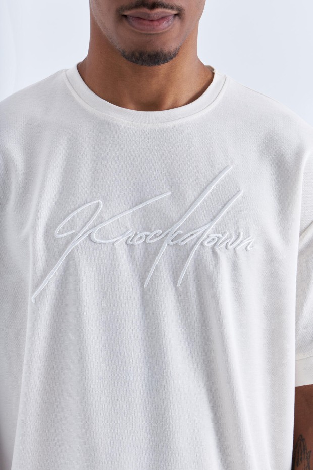 Tommy Life Ekru Yazı Nakışlı O Yaka Erkek Oversize T-Shirt - 88102. 7 Tommy Life Ekru Yazı Nakışlı O Yaka Erkek Oversize T-Shirt - 88102. 7