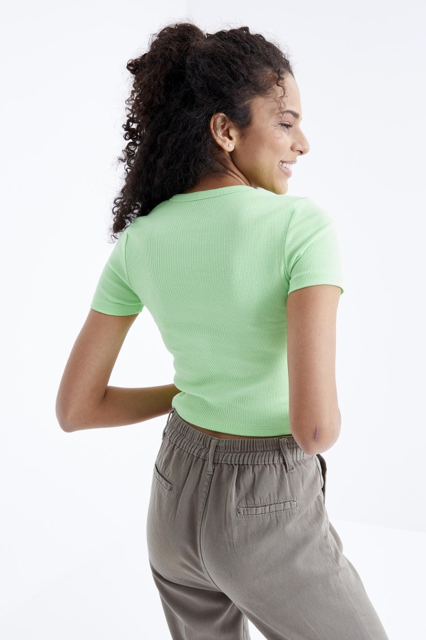 Tommy Life Fıstık Yeşil Basic Önü Yırtmaçlı V Yaka Kadın Crop Top T-Shirt - 97206. 5