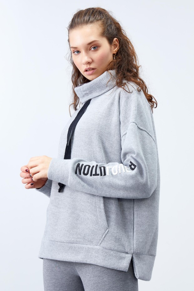 Tommy Life Gri Melanj Büzgülü Bağcıklı Yaka Nakışlı Selanik Triko Kadın Oversize Sweatshirt - 97197. 1 Tommy Life Gri Melanj Büzgülü Bağcıklı Yaka Nakışlı Selanik Triko Kadın Oversize Sweatshirt - 97197. 1