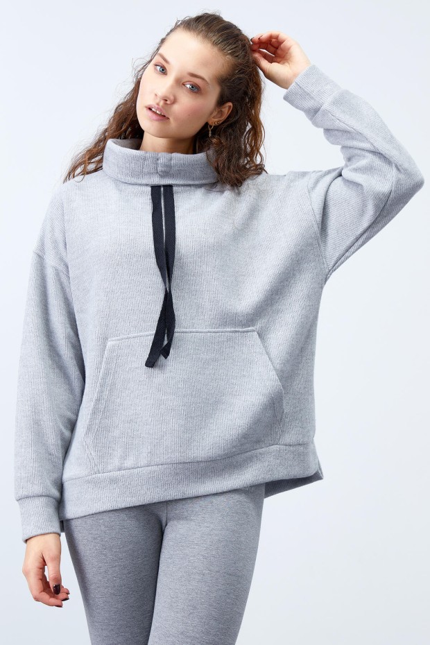 Tommy Life Gri Melanj Büzgülü Bağcıklı Yaka Nakışlı Selanik Triko Kadın Oversize Sweatshirt - 97197. 5 Tommy Life Gri Melanj Büzgülü Bağcıklı Yaka Nakışlı Selanik Triko Kadın Oversize Sweatshirt - 97197. 5