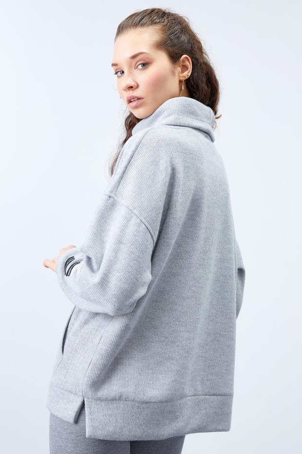 Tommy Life Gri Melanj Büzgülü Bağcıklı Yaka Nakışlı Selanik Triko Kadın Oversize Sweatshirt - 97197. 8 Tommy Life Gri Melanj Büzgülü Bağcıklı Yaka Nakışlı Selanik Triko Kadın Oversize Sweatshirt - 97197. 8