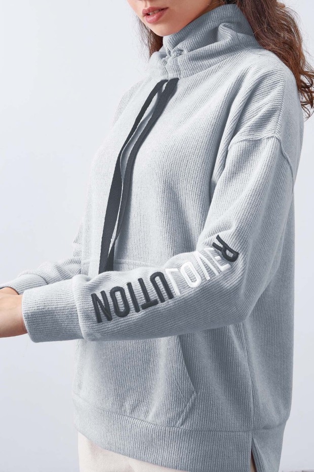Tommy Life Gri Melanj Büzgülü Bağcıklı Yaka Nakışlı Selanik Triko Kadın Oversize Sweatshirt - 97197. 7 Tommy Life Gri Melanj Büzgülü Bağcıklı Yaka Nakışlı Selanik Triko Kadın Oversize Sweatshirt - 97197. 7