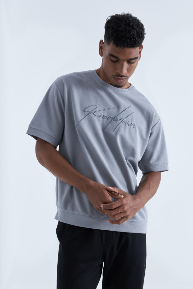 Tommy Life Gri Yazı Nakışlı O Yaka Erkek Oversize T-Shirt - 88102. 6 Tommy Life Gri Yazı Nakışlı O Yaka Erkek Oversize T-Shirt - 88102. 6