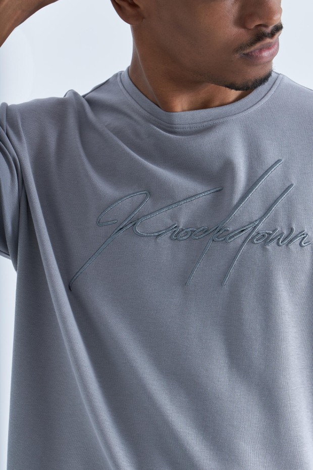 Tommy Life Gri Yazı Nakışlı O Yaka Erkek Oversize T-Shirt - 88102. 4 Tommy Life Gri Yazı Nakışlı O Yaka Erkek Oversize T-Shirt - 88102. 4