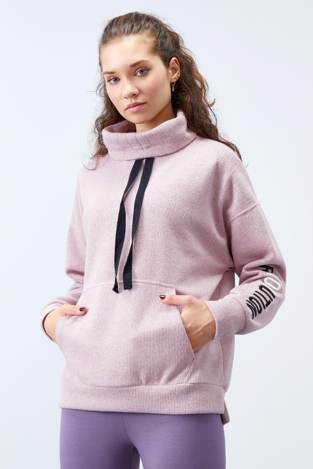 Tommy Life Gül Kurusu Büzgülü Bağcıklı Yaka Nakışlı Selanik Triko Kadın Oversize Sweatshirt - 97197. 1 Tommy Life Gül Kurusu Büzgülü Bağcıklı Yaka Nakışlı Selanik Triko Kadın Oversize Sweatshirt - 97197. 1